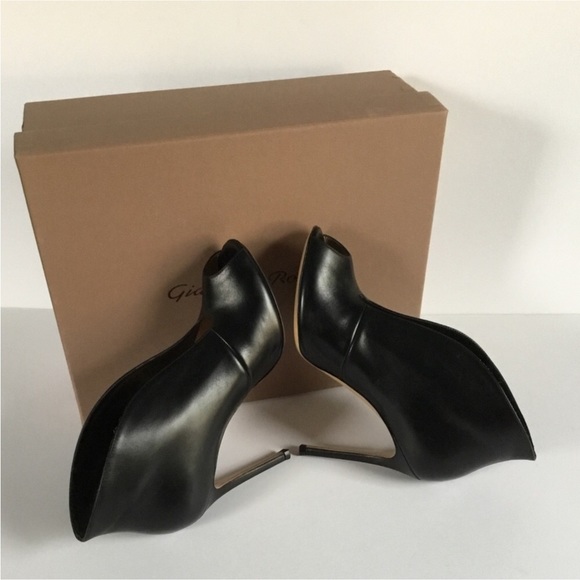 GIANVITO ROSSI - Picture 11 of 15